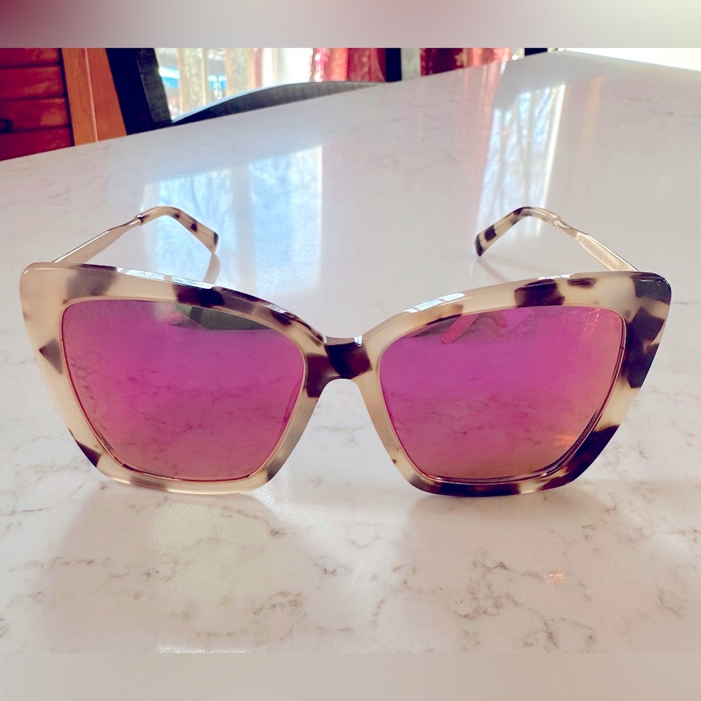 Diff Becky IV sunglasses.
